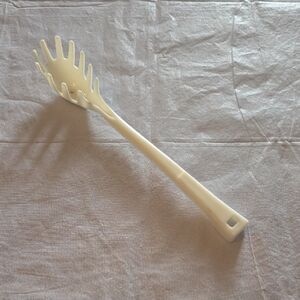 Travco VTG Plastic Spaghetti Server Cream 11" Made in Hong Kong